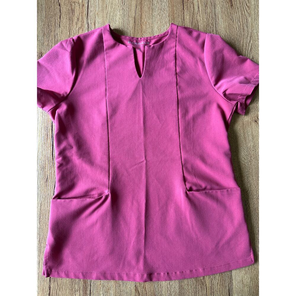 Mandala 5 Pocket Notch Neck Scrub Top Size XS